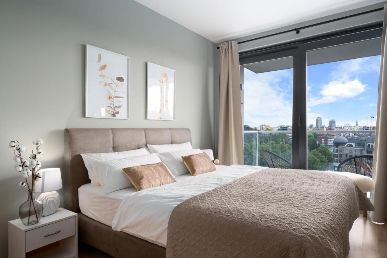Shs Homes-Luxe Highrise, 2 Bedrooms, Kitchen, Free Parking, Stunning View, Large Tarrasse, Workspace ฮัสเซลต์ ภายนอก รูปภาพ