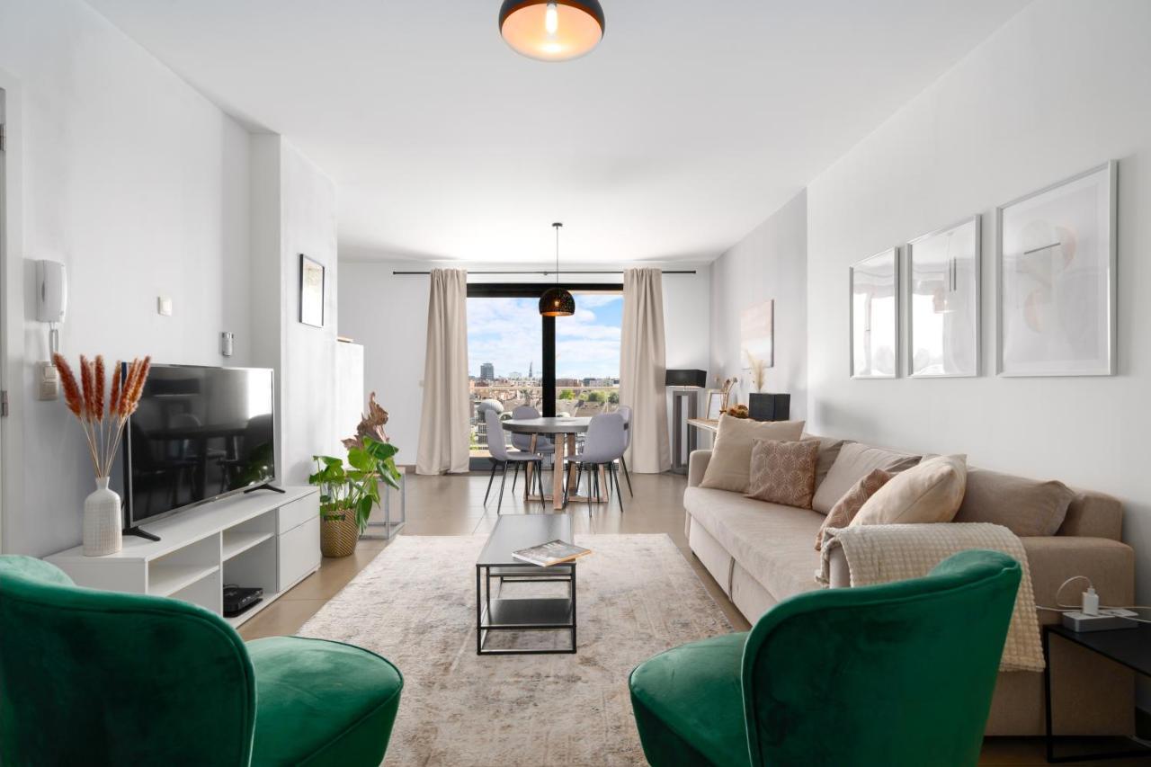 Shs Homes-Luxe Highrise, 2 Bedrooms, Kitchen, Free Parking, Stunning View, Large Tarrasse, Workspace ฮัสเซลต์ ภายนอก รูปภาพ