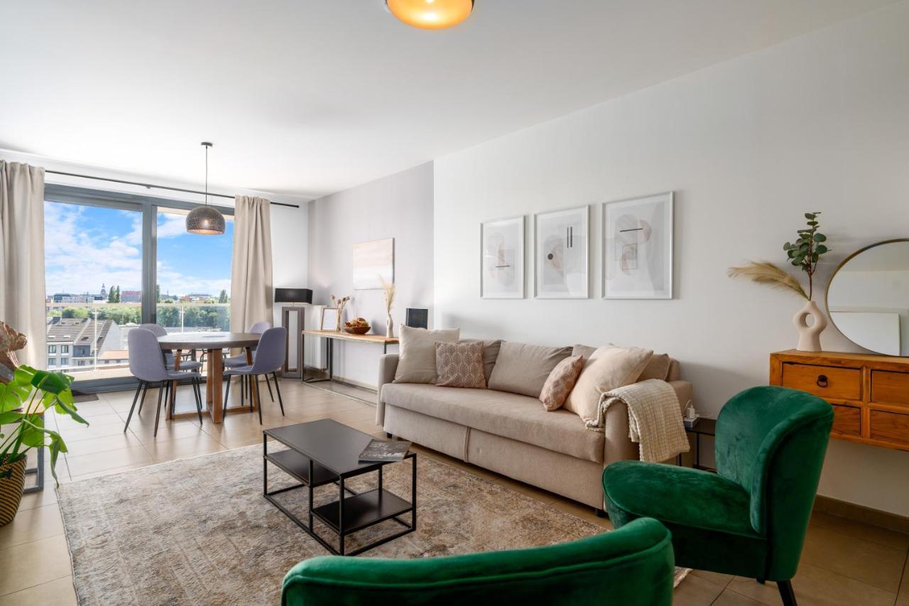 Shs Homes-Luxe Highrise, 2 Bedrooms, Kitchen, Free Parking, Stunning View, Large Tarrasse, Workspace ฮัสเซลต์ ภายนอก รูปภาพ